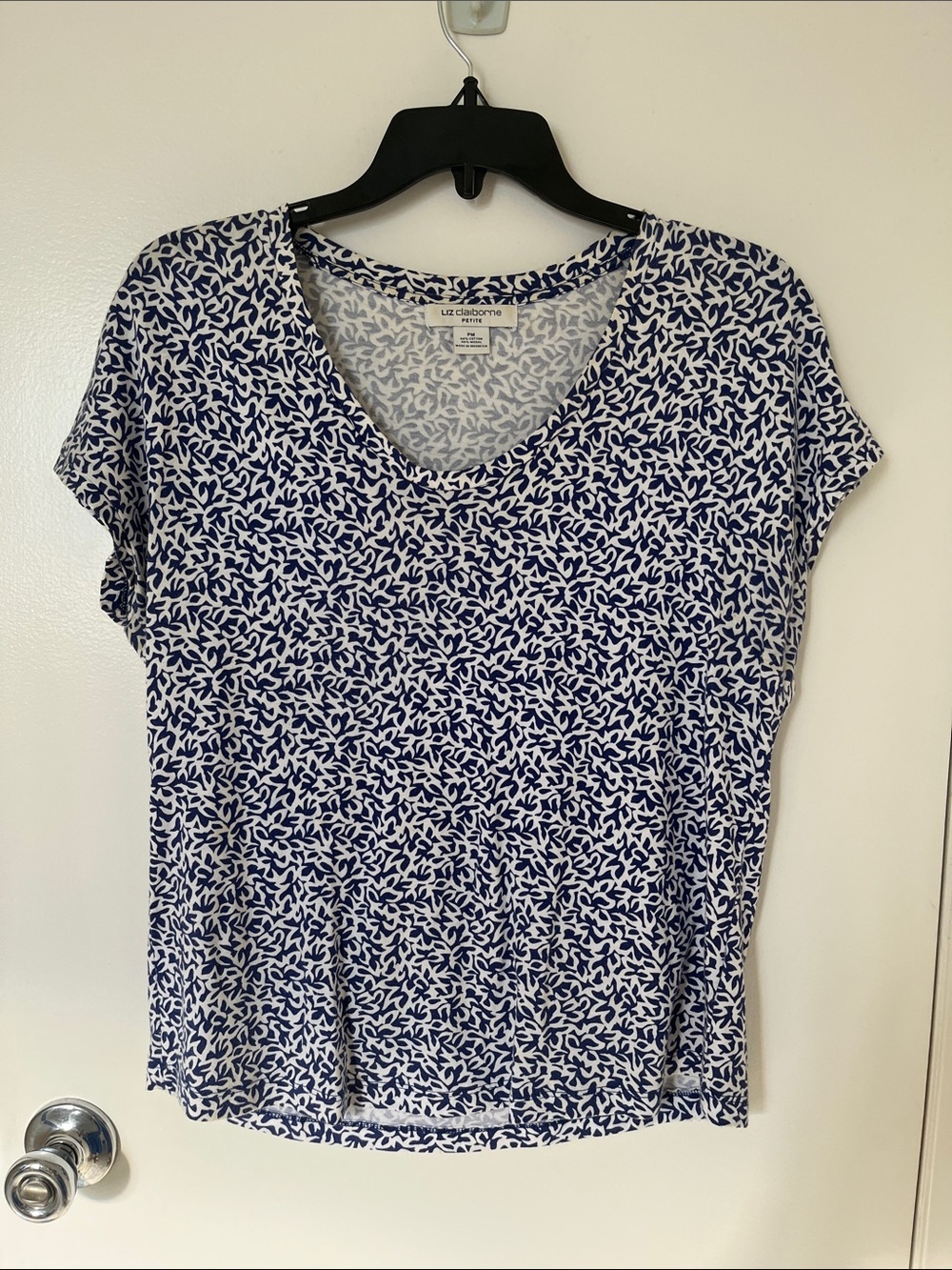 Liz Claiborne royal blue & white print top